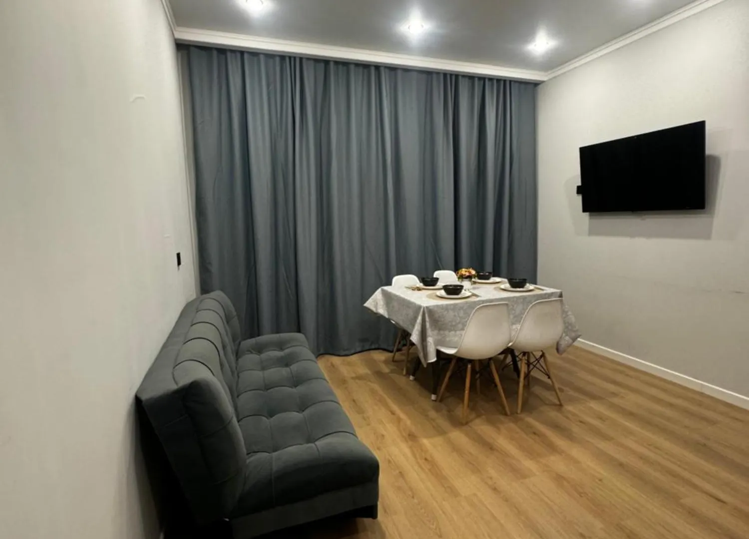 Apartment Ferienwohnung Daily short term flat Almaty
